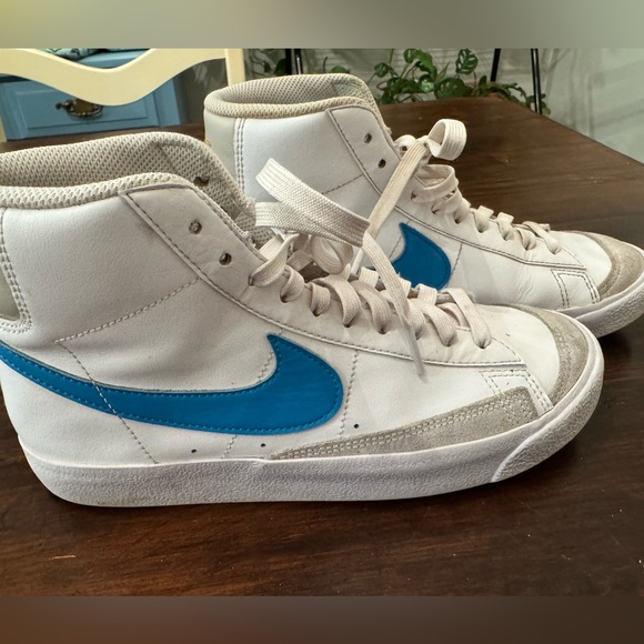 White and Blue High-Top Sneakers Nike blazer mid 77 women’s size 6.5 - Picture 1 of 8